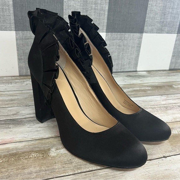 Botkier New York Vienna Ruffle Pump - Picture 3 of 16